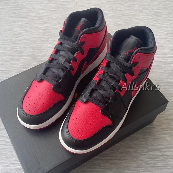 Air Jordan 1 Mid “Banned” Classic Red/Black W - Picture 2 of 12